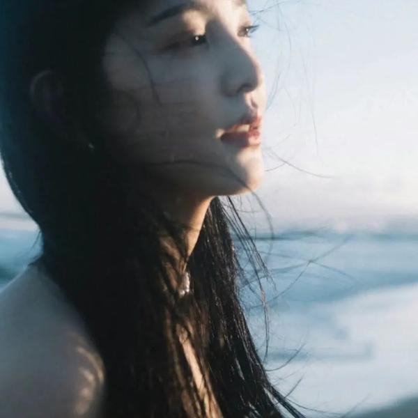 足球女将海报