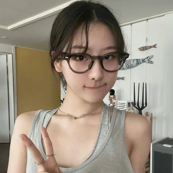 球形圣母海报